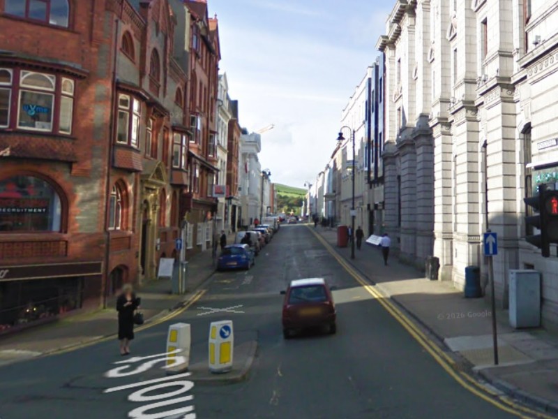 Athol Street closed following single veh