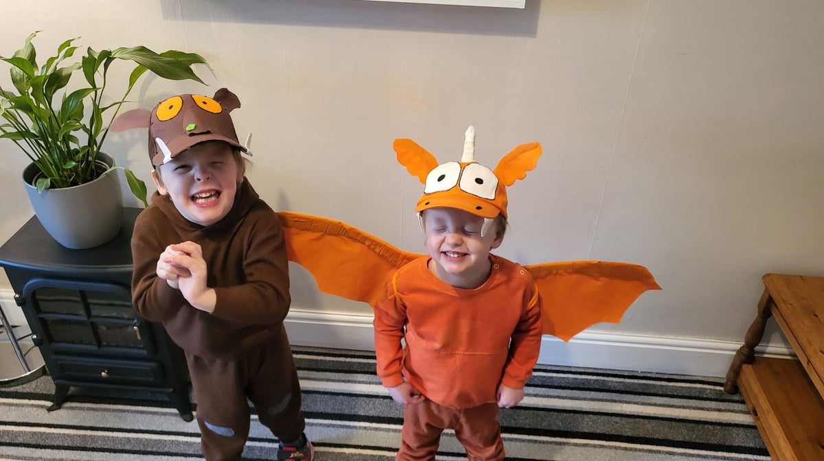 Fantastic photos show children on the Is