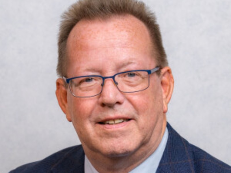 Glover refuses to sign Bishop's vot