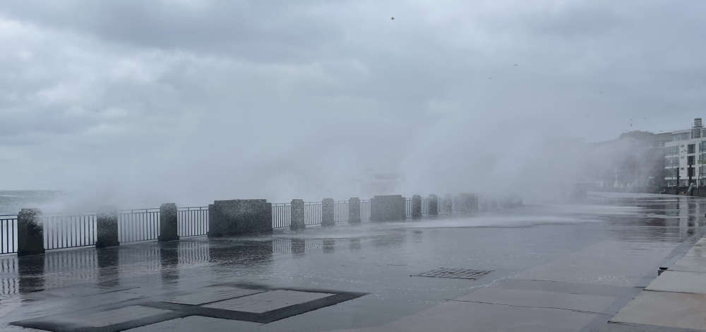 High tide overtopping warnings issued