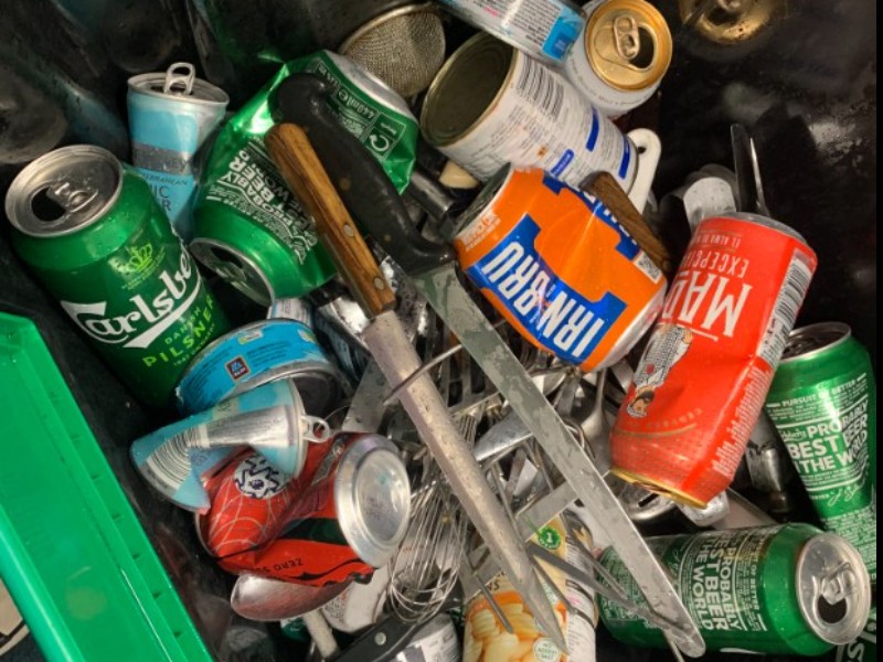 Knives and 'sharp metal objects