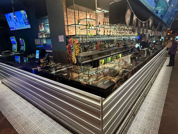 Last orders at the bar as ‘Spoons puts c