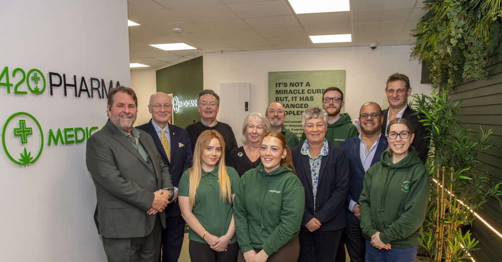 Lieutenant governor drops in to cannabis