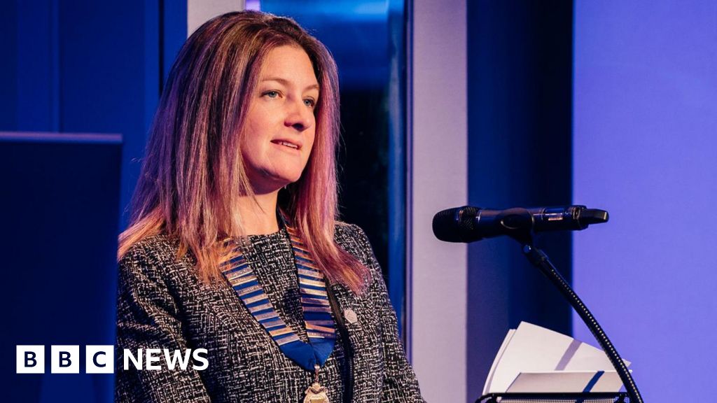 Lobby group calls for cut to government 