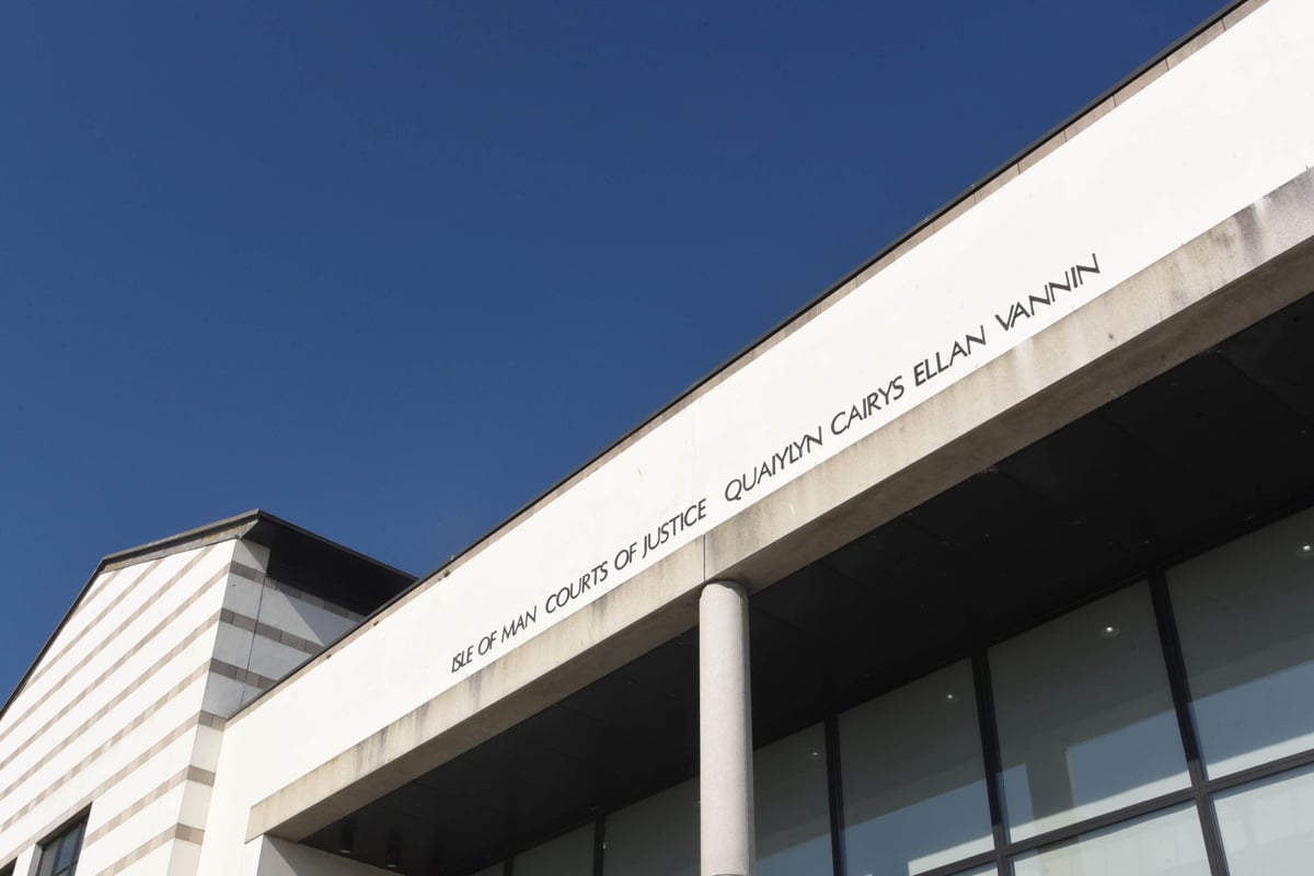 Police seize nearly 1kg of cocaine