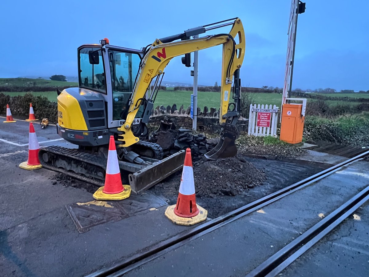 Sinkhole causes emergency road closure i