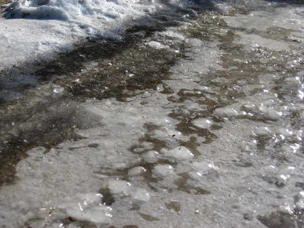 Weather warning for icy patches